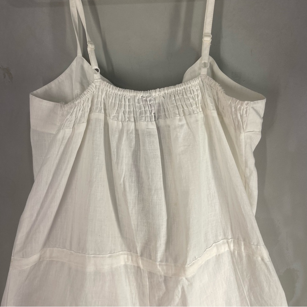 White Sleeveless Romper with Zipper and Pockets - Picture 9 of 14